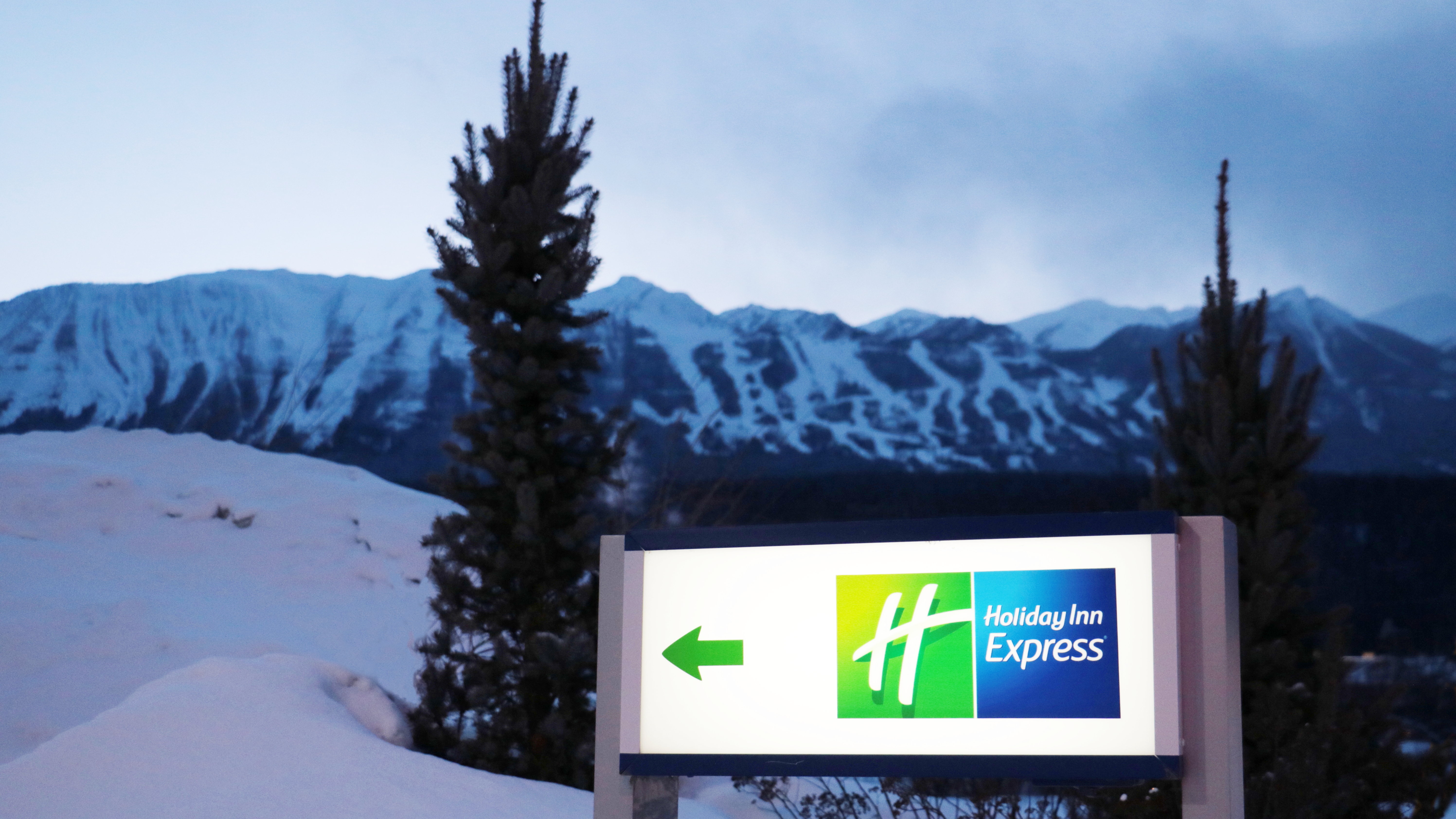 HOLIDAY INN EXPRESS GOLDEN KICKING HORSE 43/75
