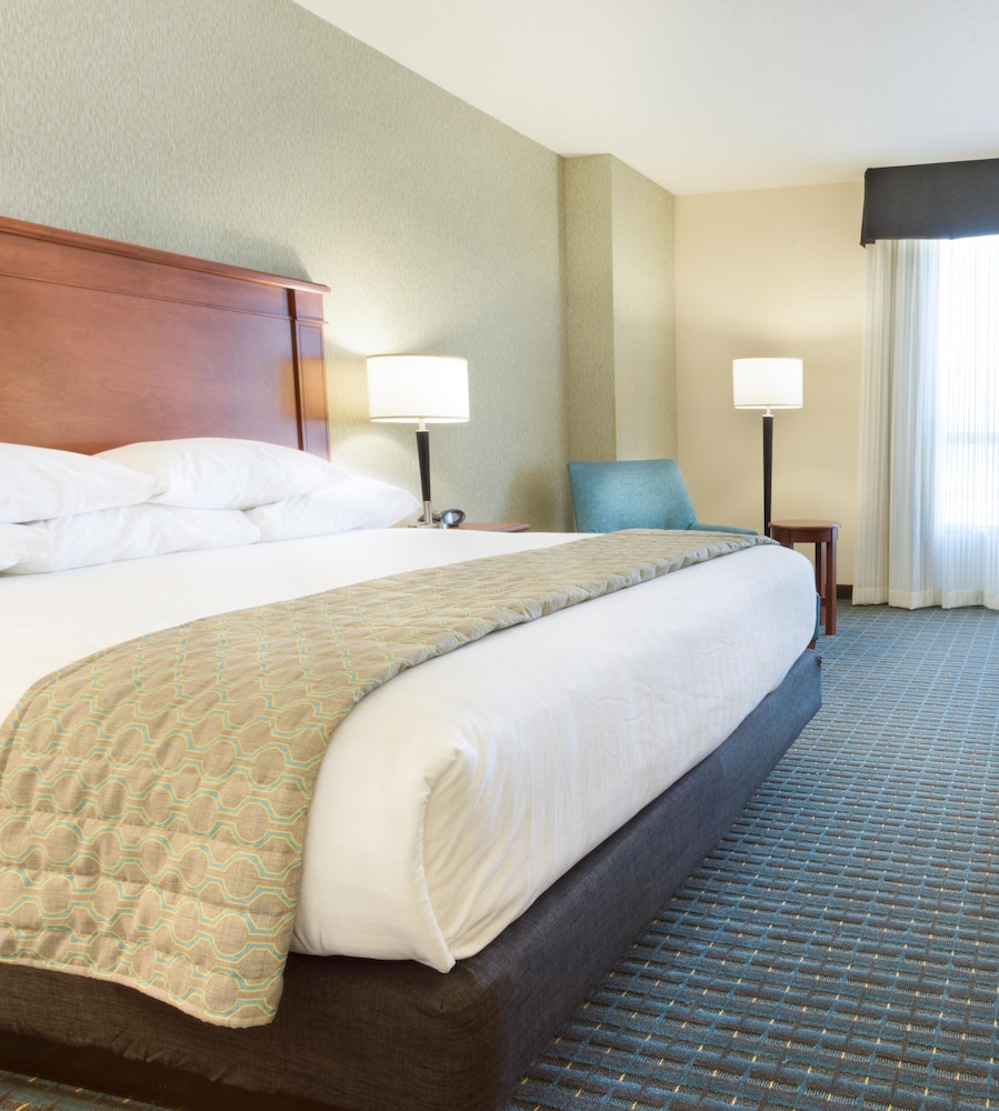 Drury Inn & Suites Colorado Springs 15/50