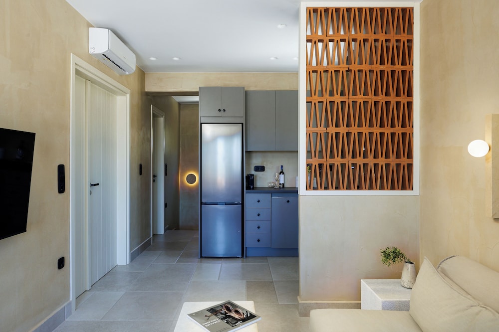 Melidron Luxury Hotel & Suites 7/50