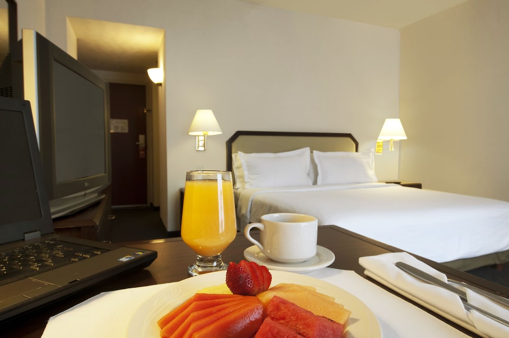 Fiesta Inn Toluca Tollocan 7/30