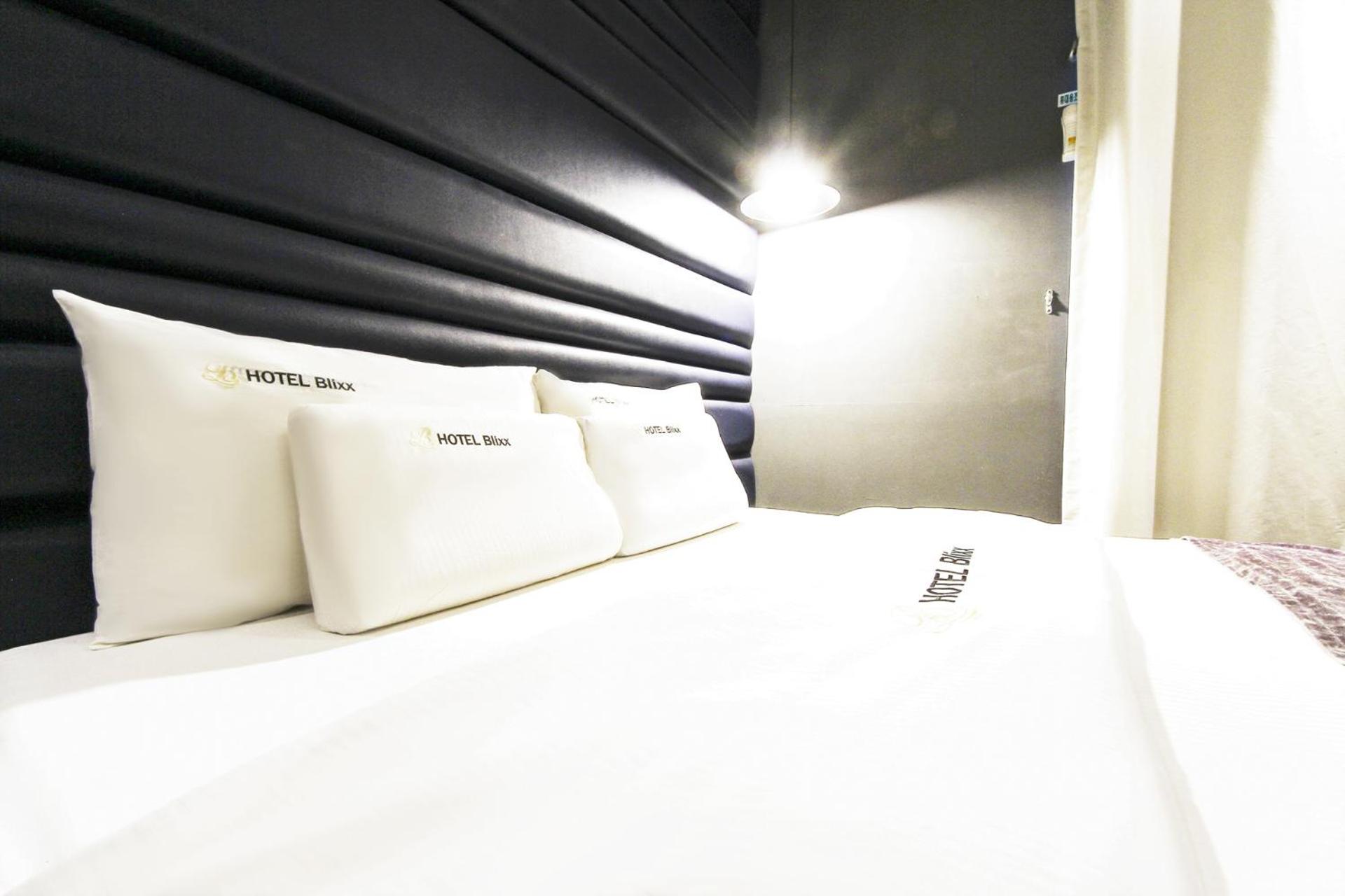 Blixx Hotel 6/50