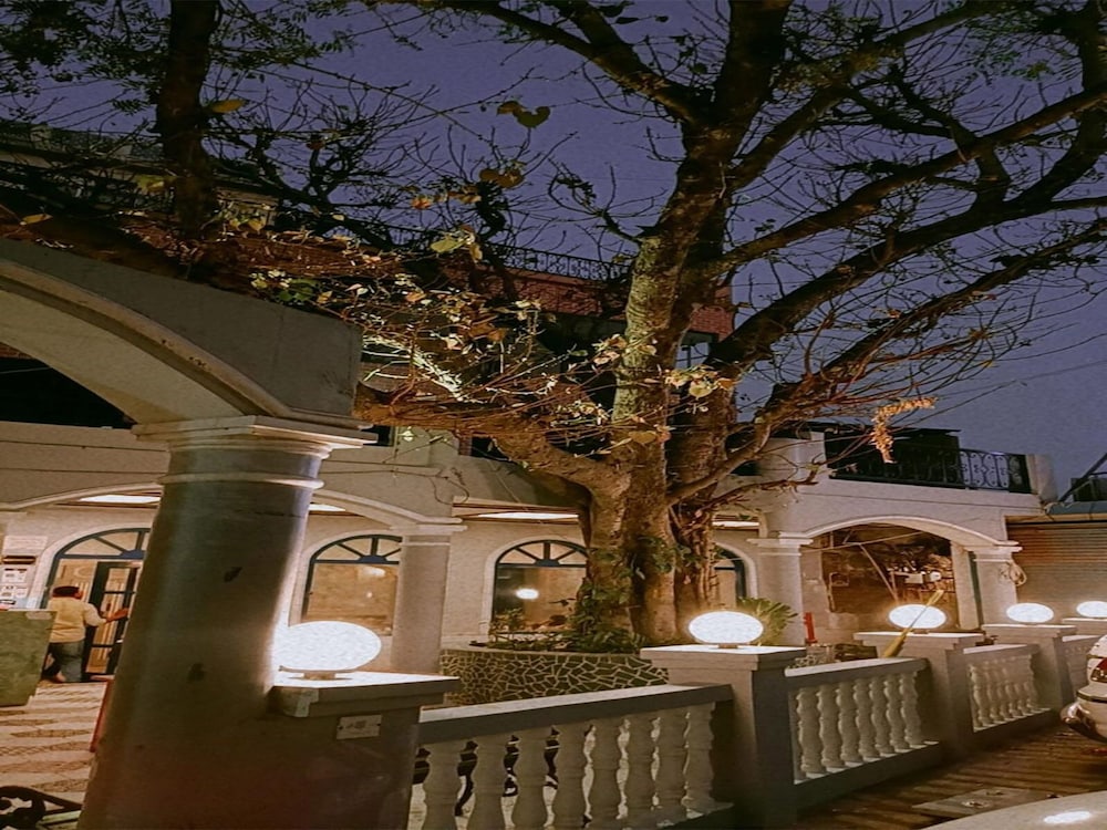 Maya Hotel & Restaurant 26/37
