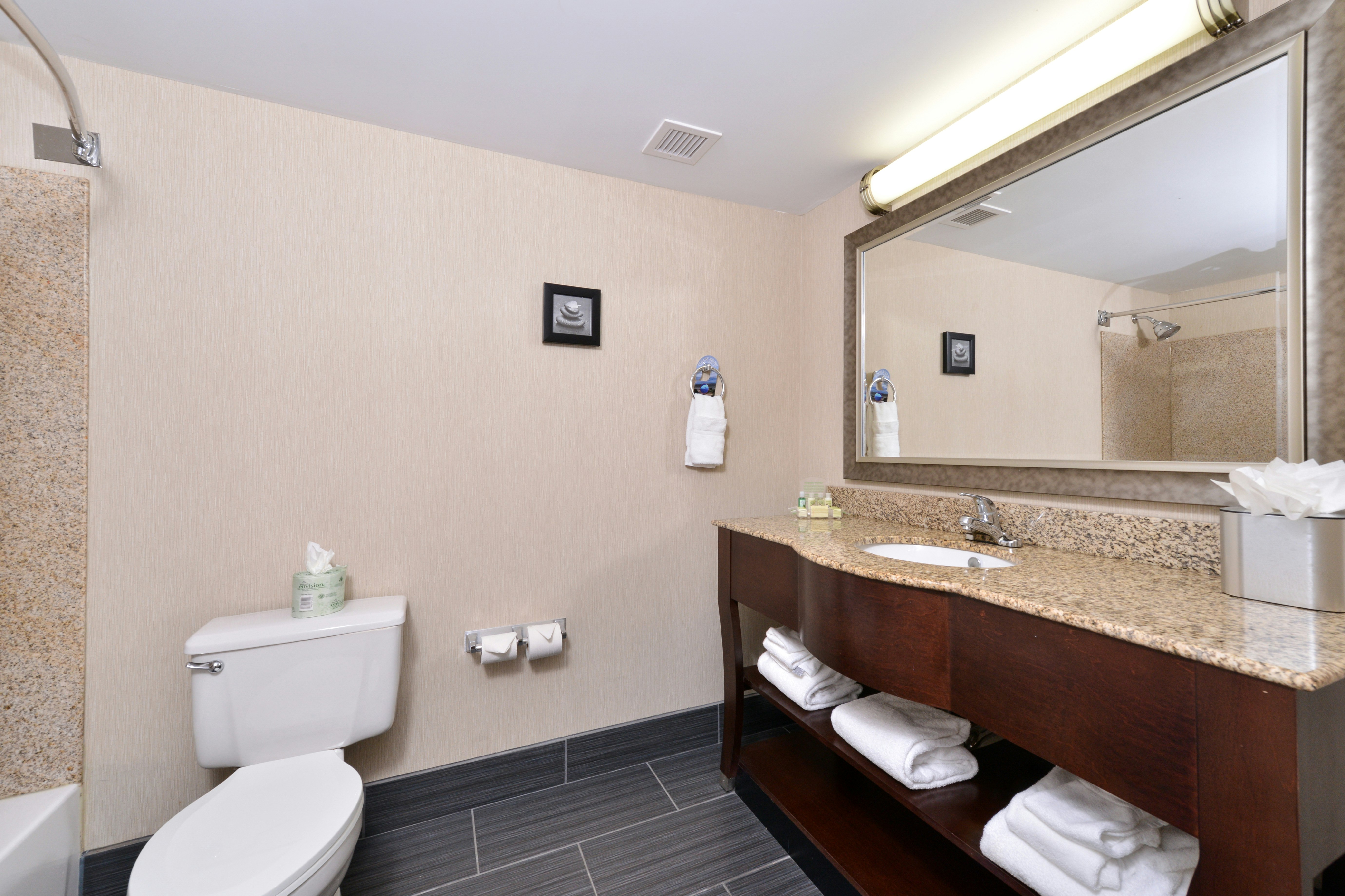 HOLIDAY INN NEW LONDON - MYSTIC AREA 58/59