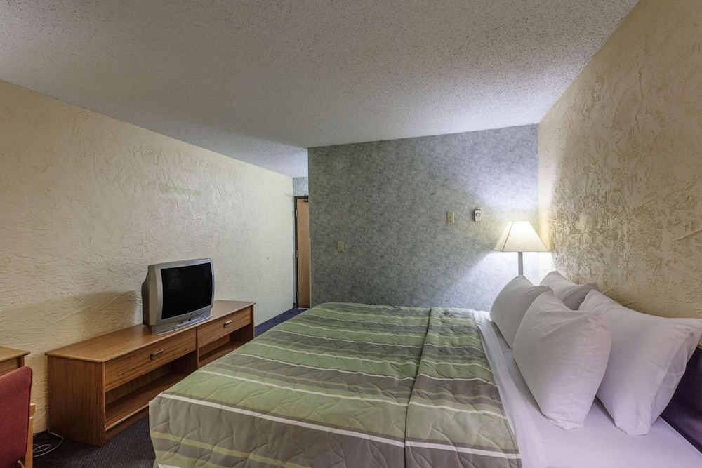 Motel6 Oak Creek, WI 17/53