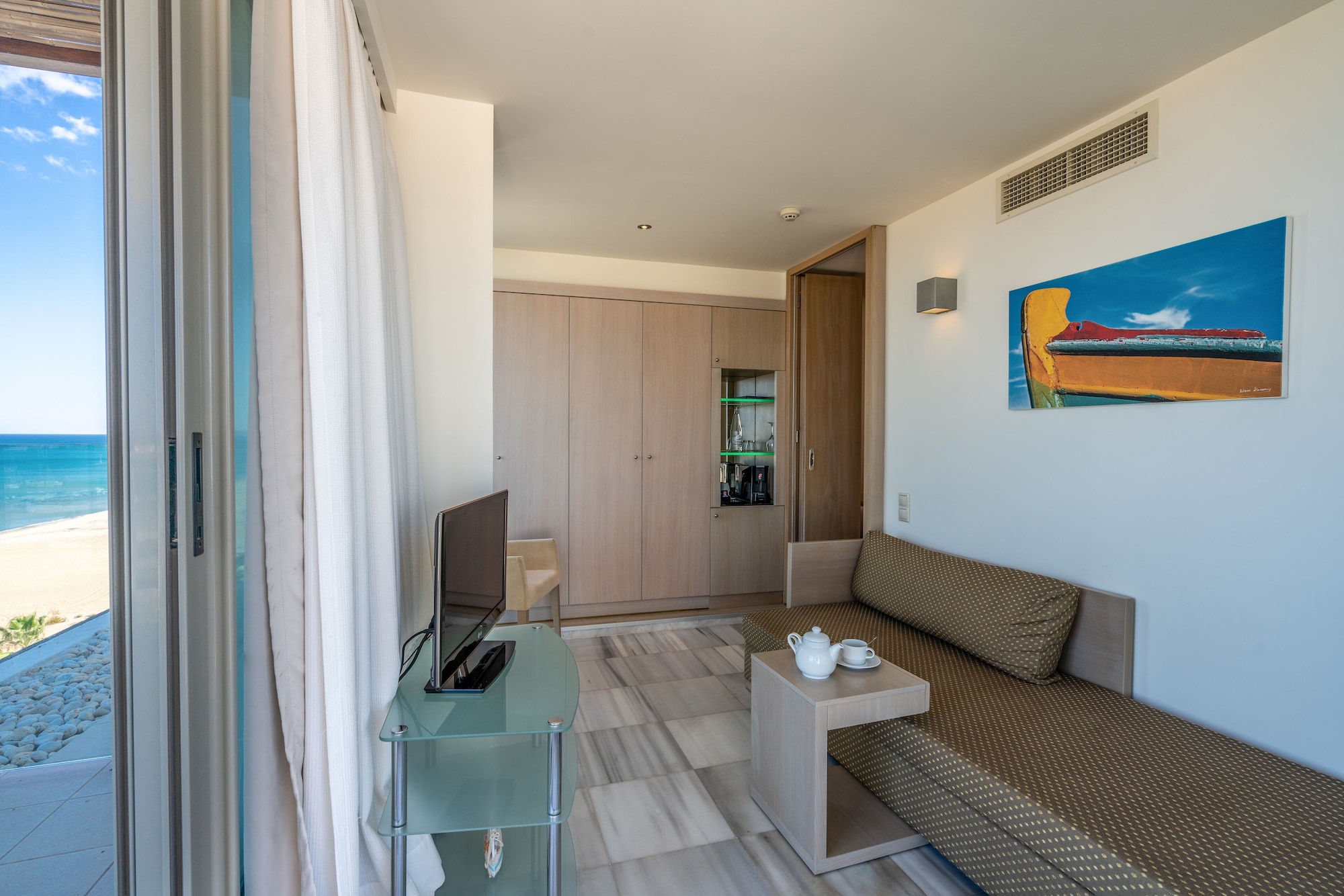 Suite Deluxe Sea View and Jacuzzi، KRITI BEACH 6/9