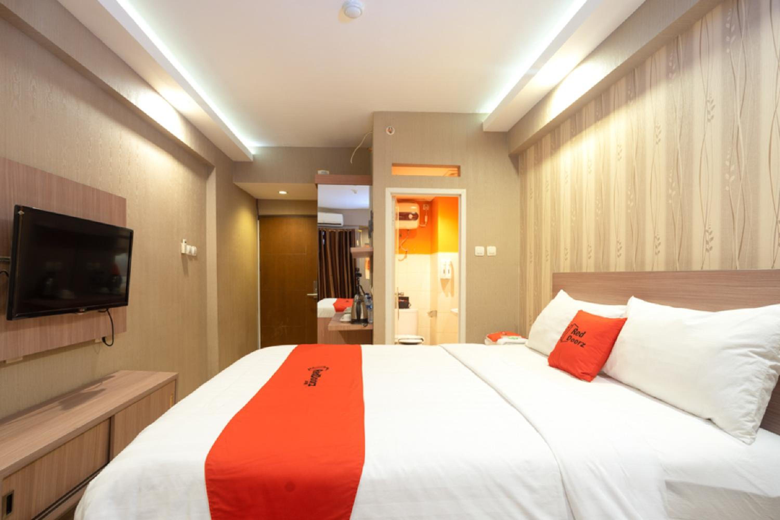 RedDoorz Apartment @ Bogor Valley 9/34