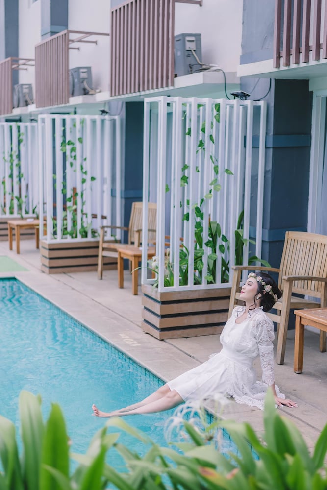 Front One Akshaya Hotel Karawang 8/61