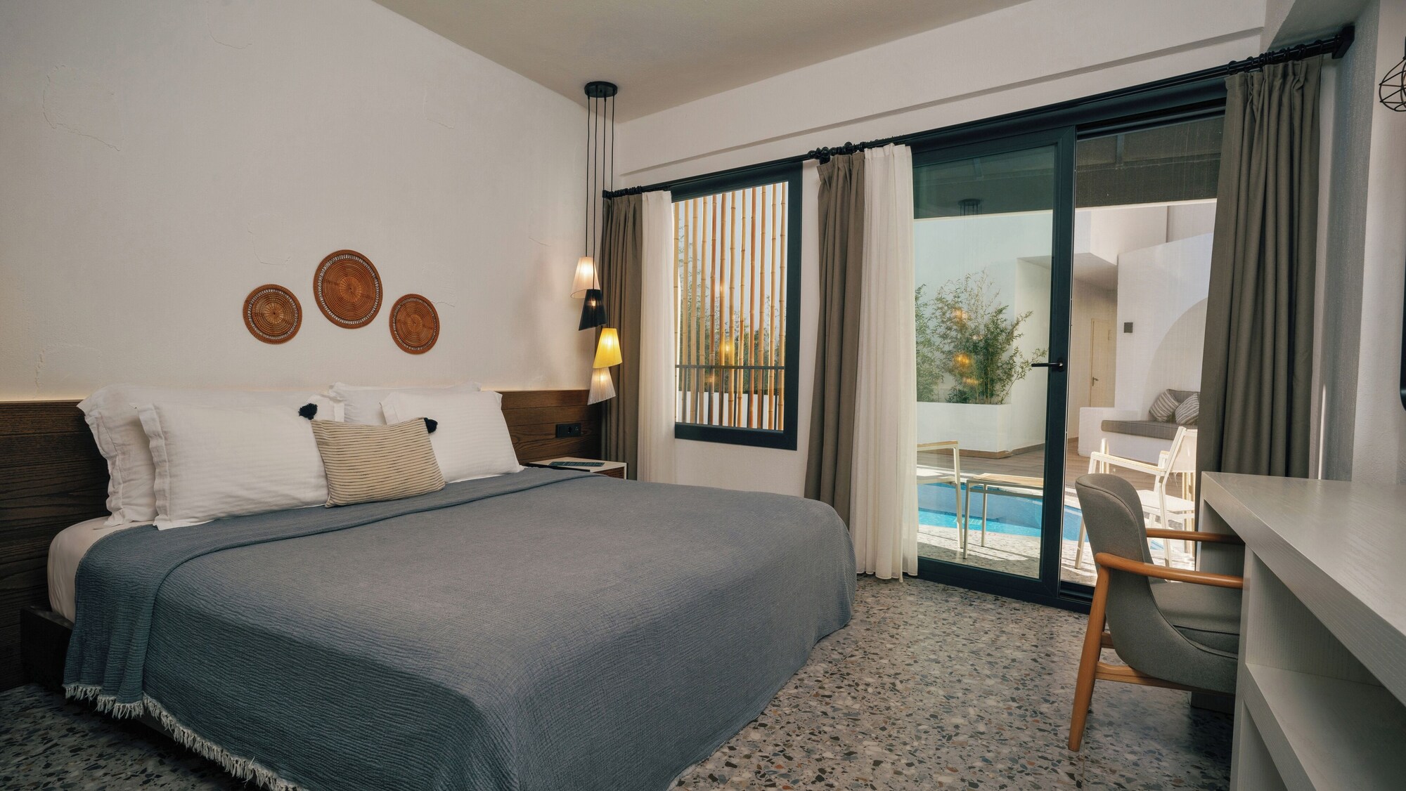 Swim Up, King Bed, Shared Pool