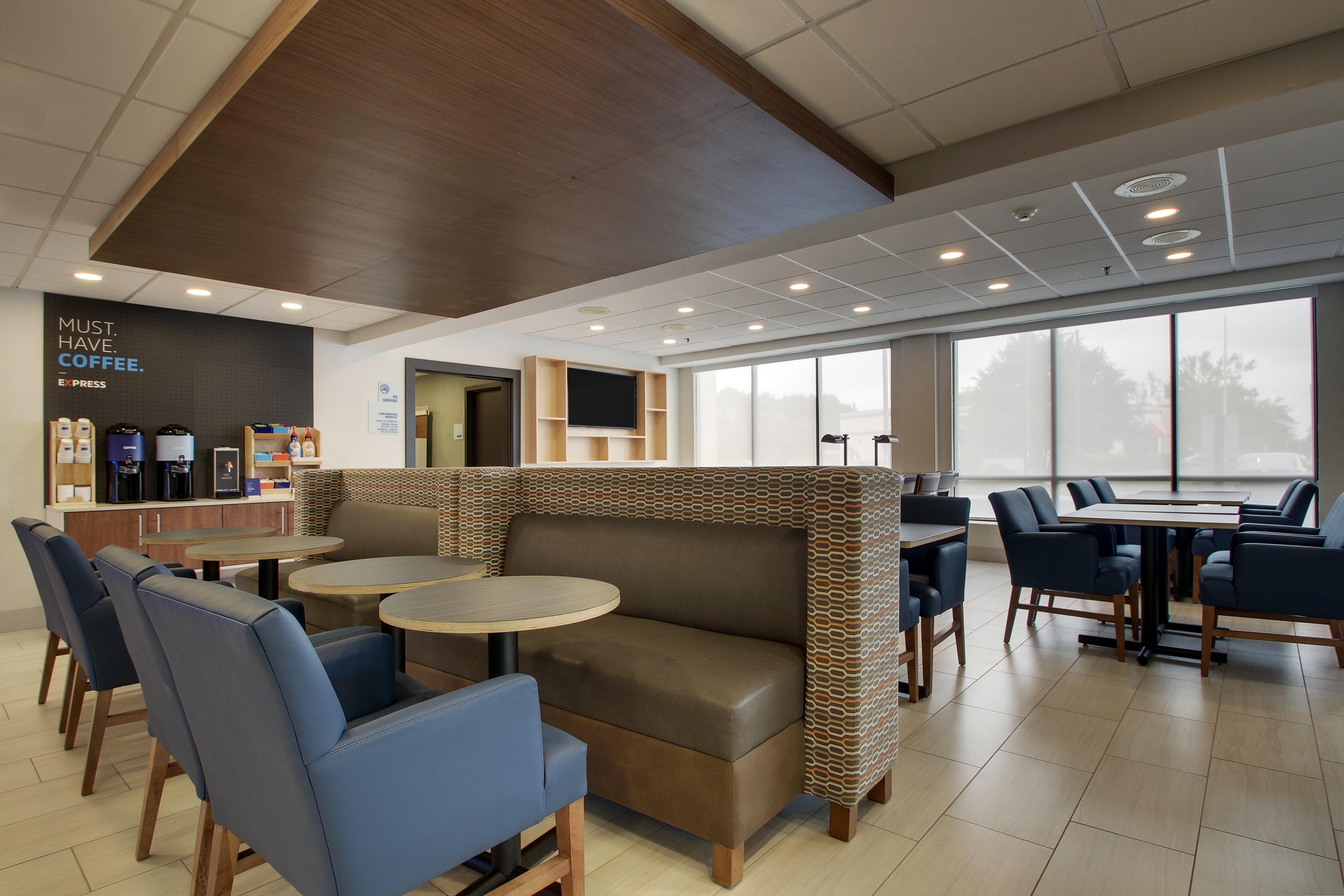 Holiday Inn Express Voorhees - Mt. Laurel 26/37