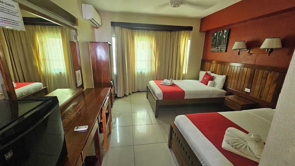 Caye Caulker Plaza Hotel 31/57