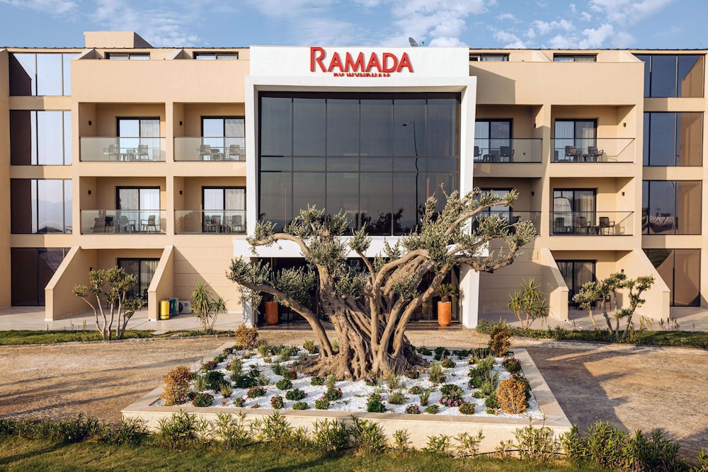 Ramada by Wyndham Cesme 10/67