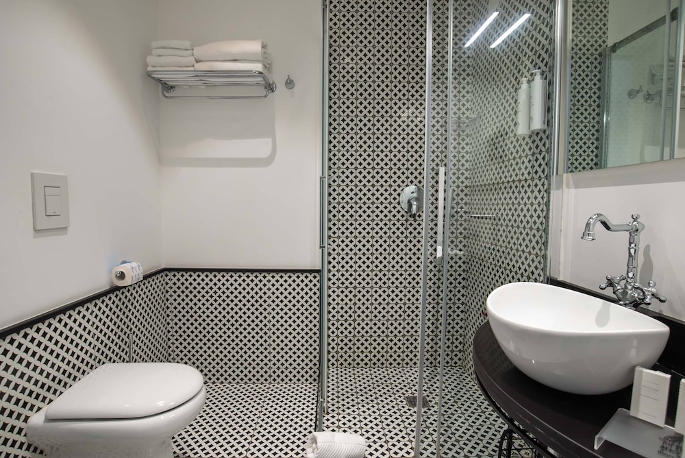 HOTEL METRO 900 61/64