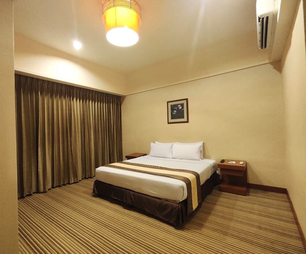 Pearl View Hotel 11/50