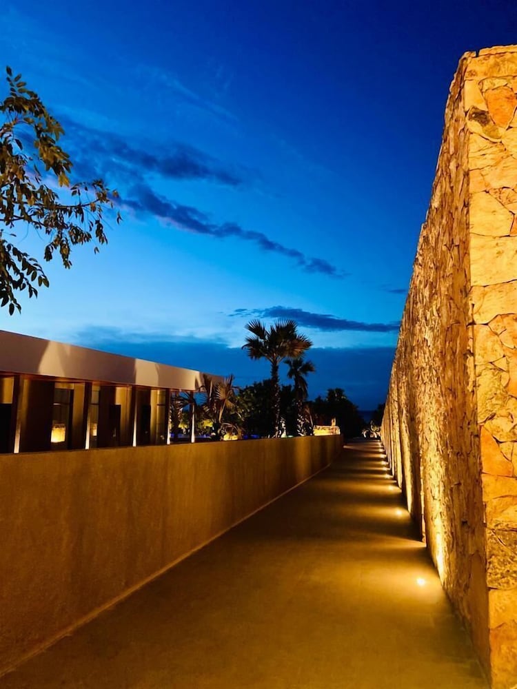 Kambaniru Beach Hotel and Resort 42/49