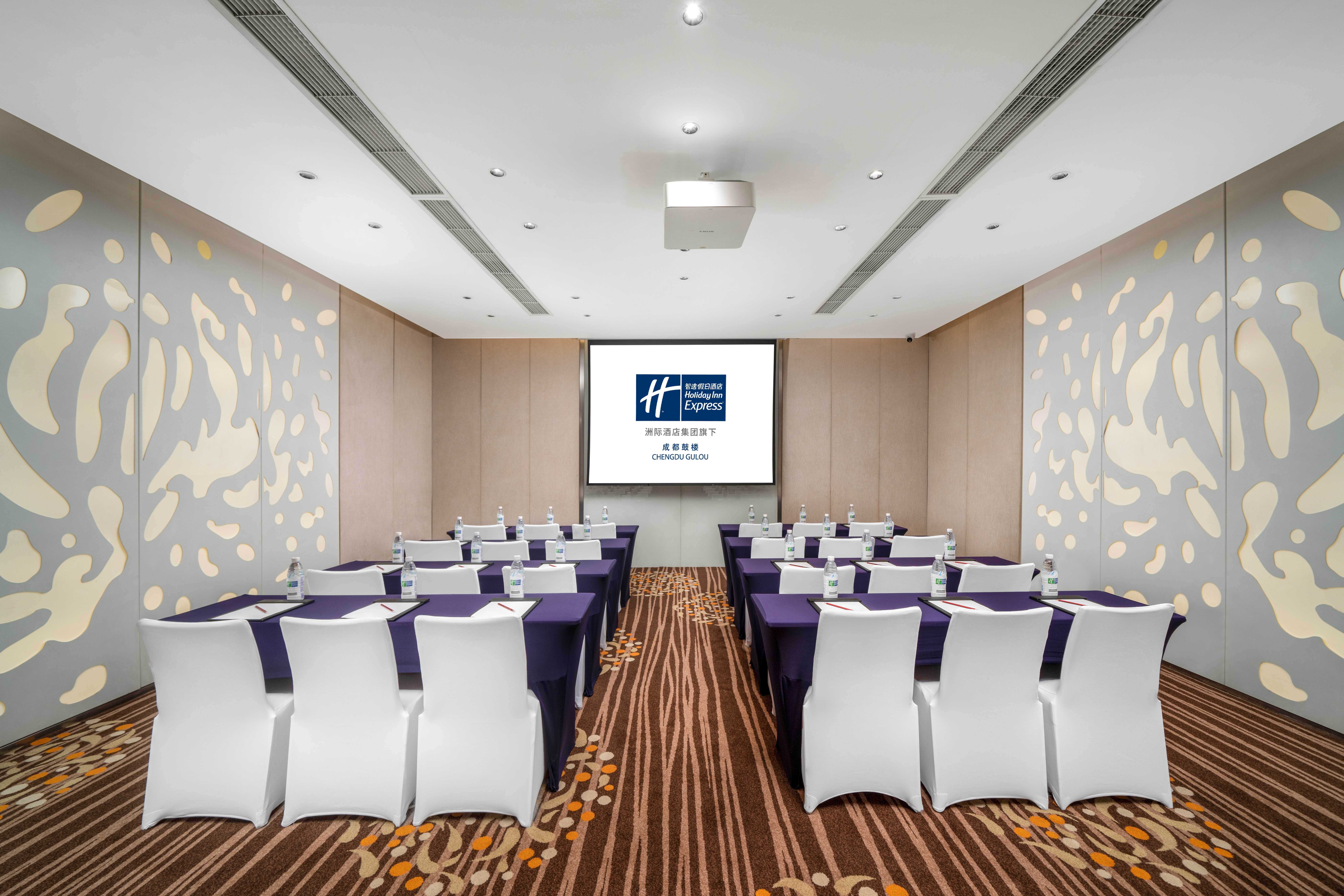 Holiday Inn Express Chengdu Gulou 63/72