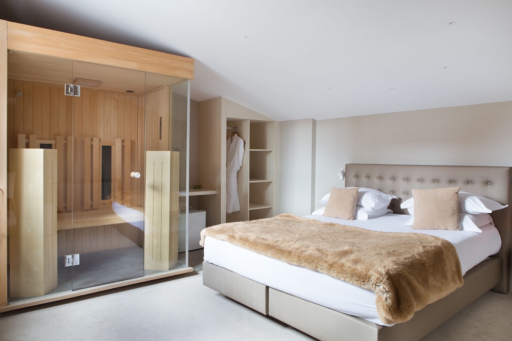 Suite, Queen Bed, Sauna