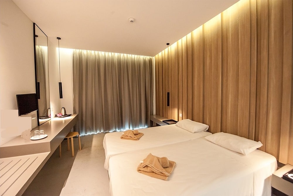 Piere Anne Beach Hotel 12/47