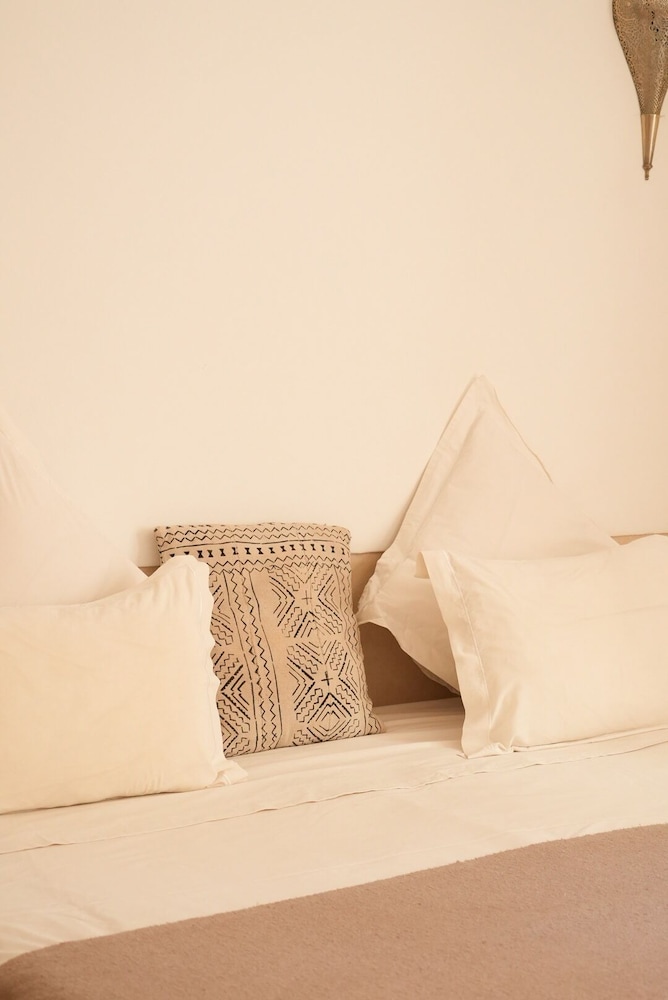 Riad Tahili 16/50