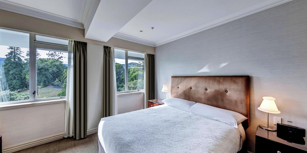 DELUXE, SUITE, KING BED