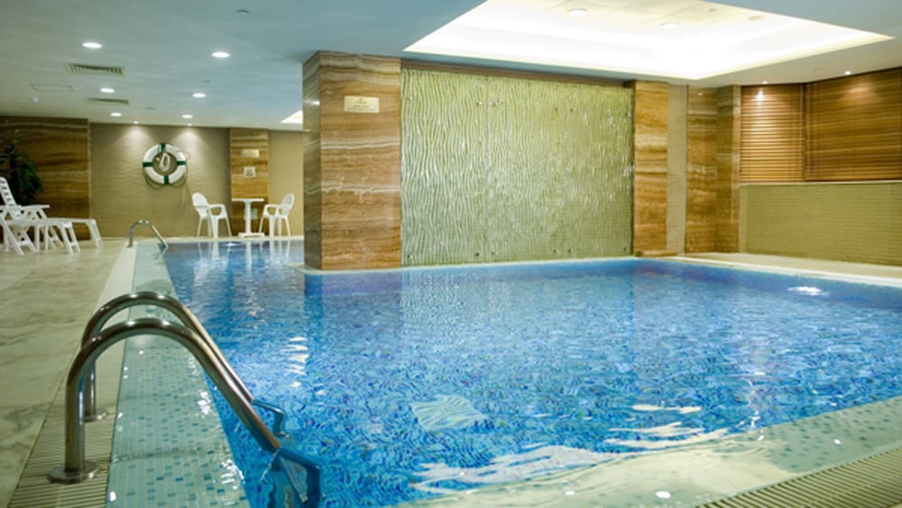 swimming pool spa