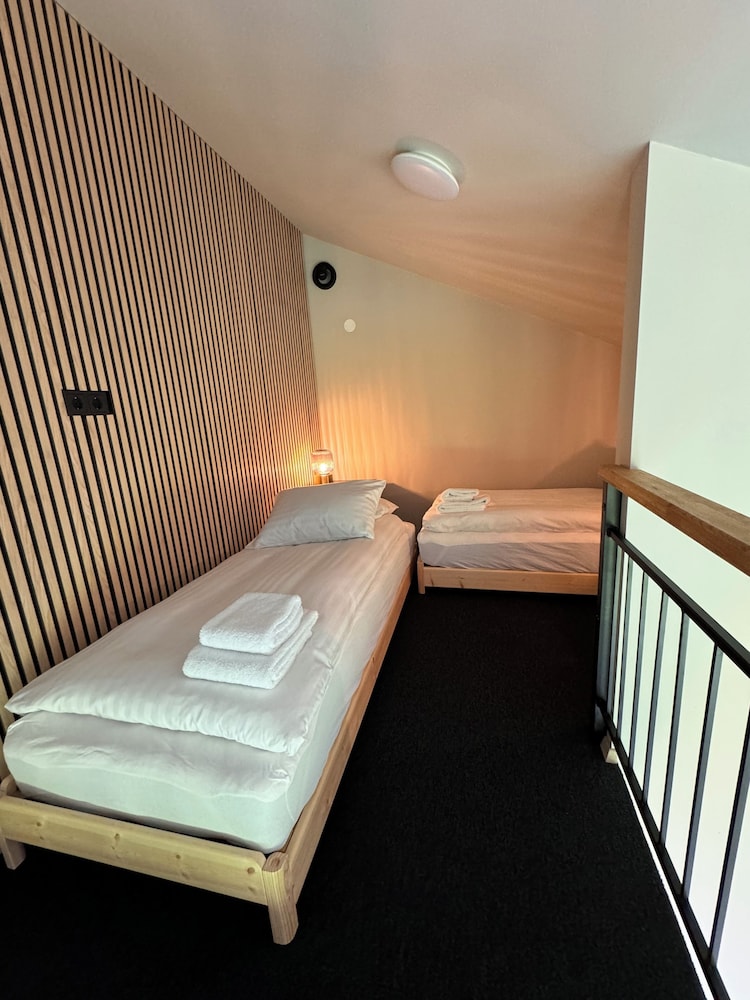 Hotel Vik 45/86