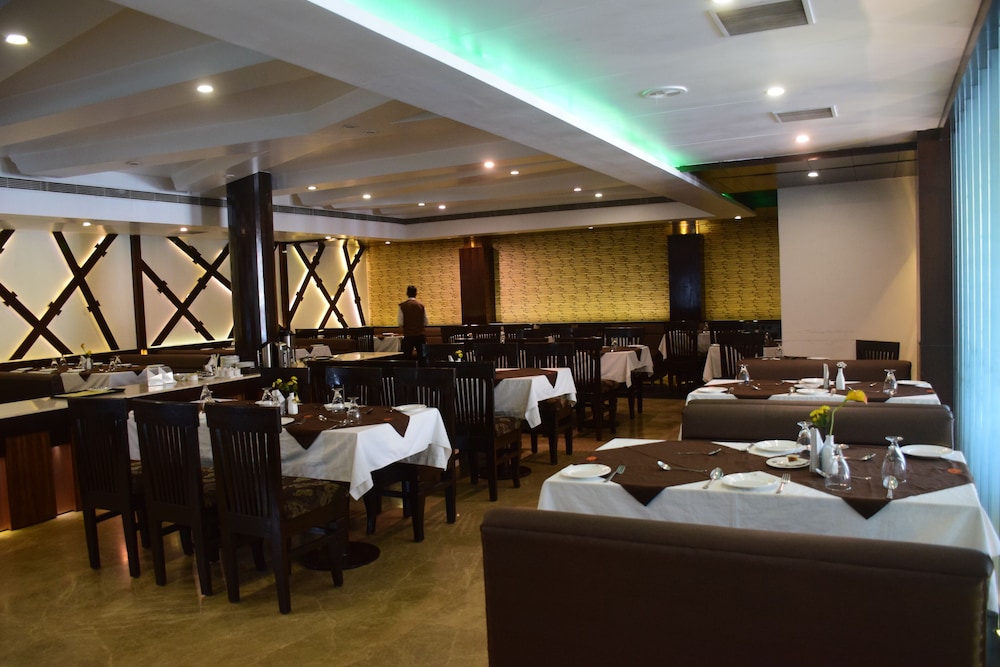 HOTEL RAVISHA CONTINENTAL 18/21