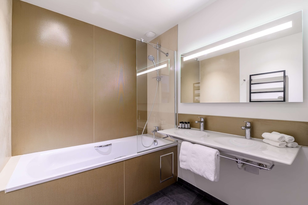 Kyriad Prestige Amiens Poulainville Hotel and SPA 37/40