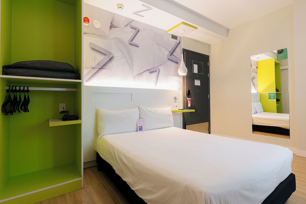 ROOM, ACCESSIBLE