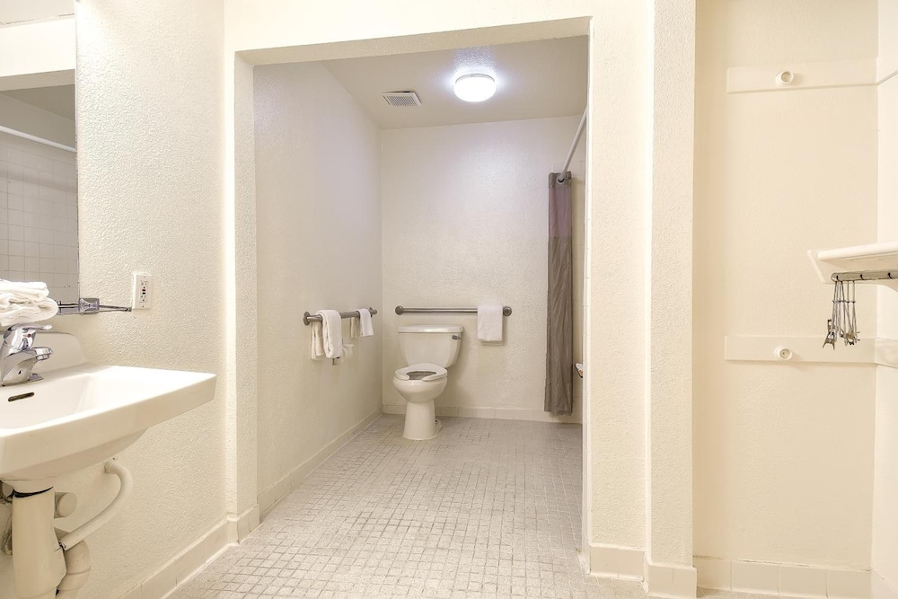 Motel6 San Diego, CA - Downtown 43/50