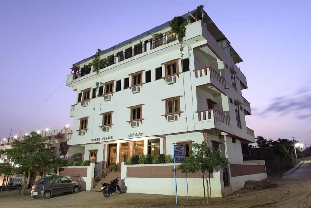 Hotel Teerth Palace 1/24