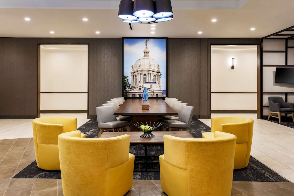 Hyatt Place Waco 24/38