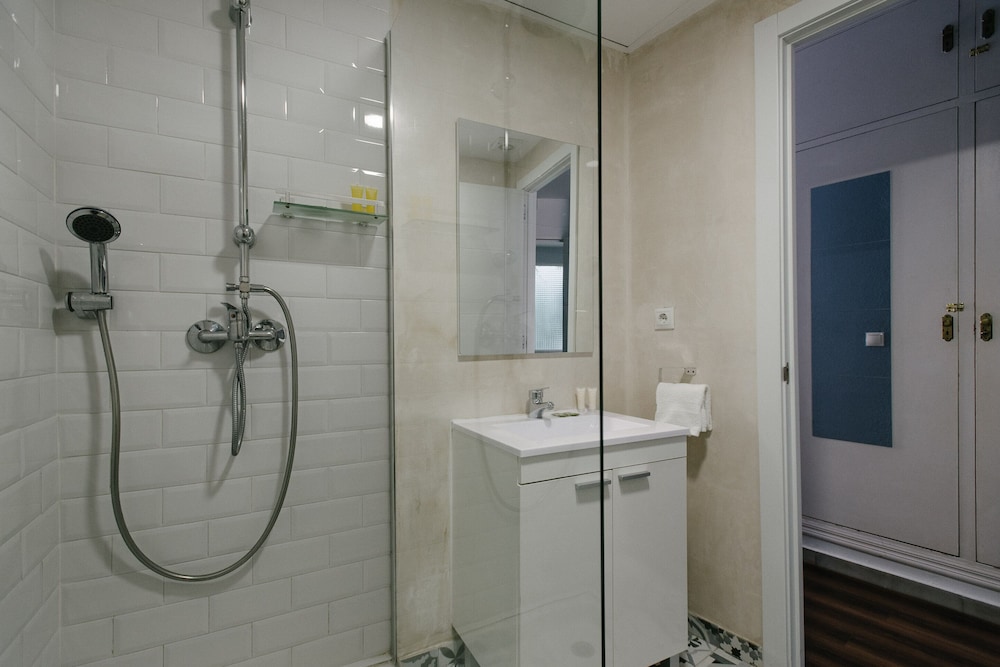 The Boutike Hostel 36/38