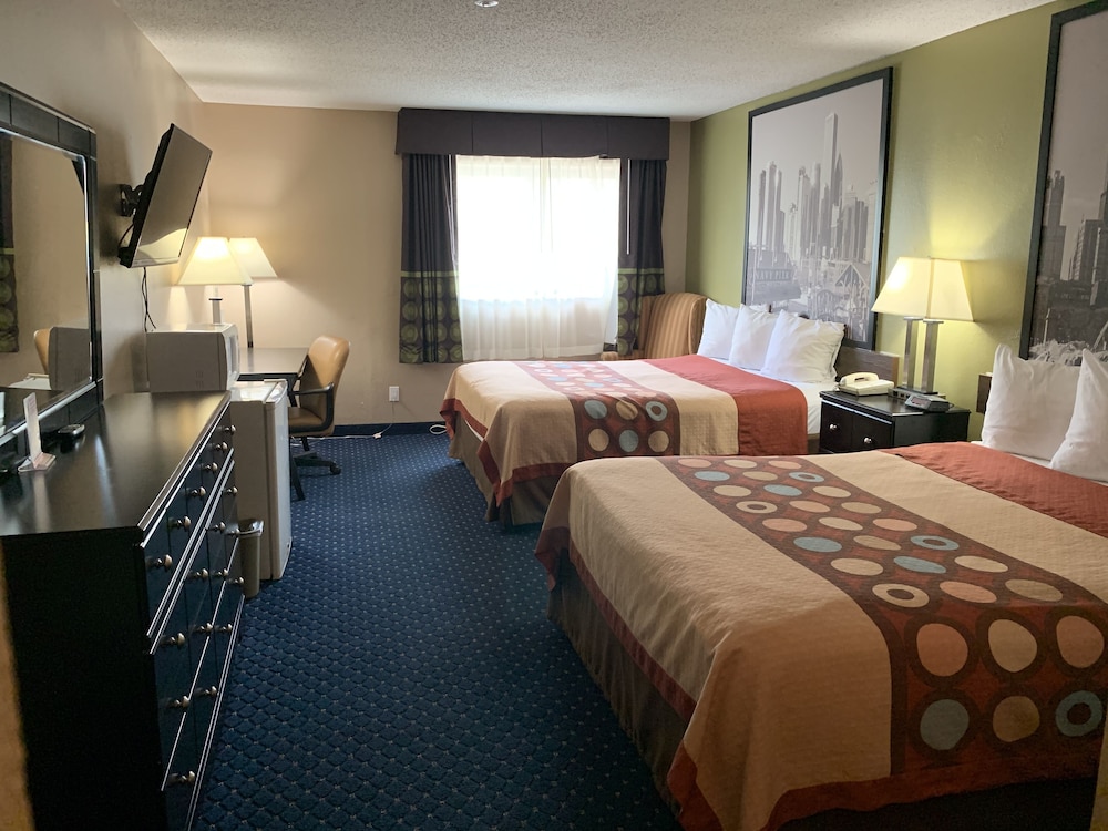 Super 8 By Wyndham Rockford 8/50