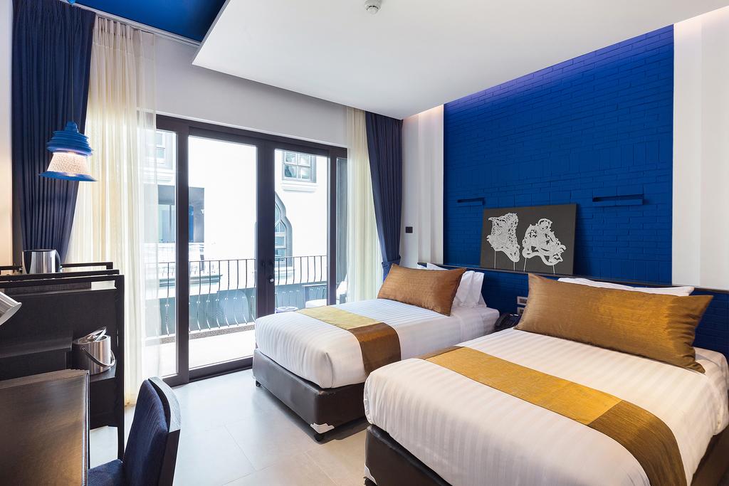DELUXE BALCONY ROOM