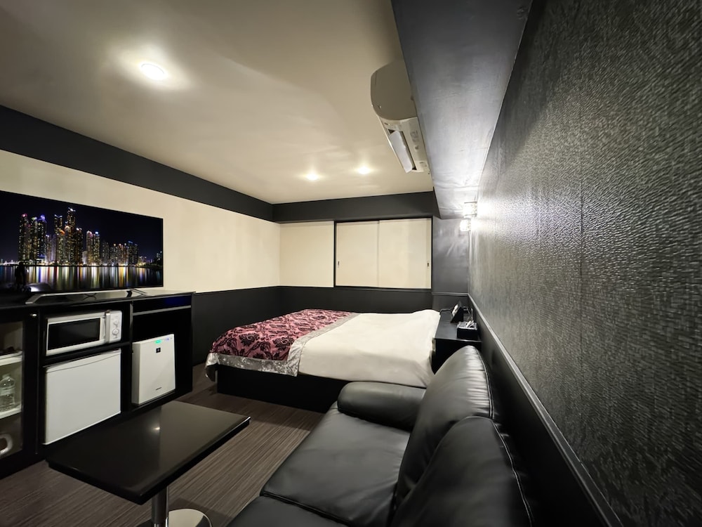 Hotel 31 8/39