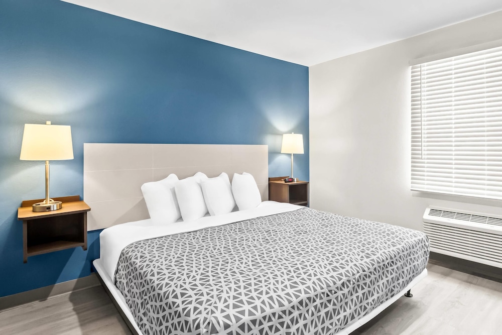 WoodSpring Suites South Houston Hobby 27/48