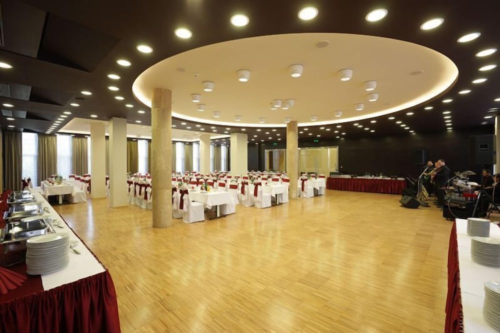 Laterum Conference And Wellness 5/24