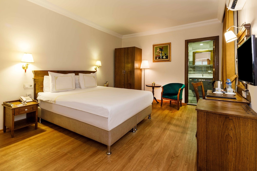 Golden Crown Hotel 20/66