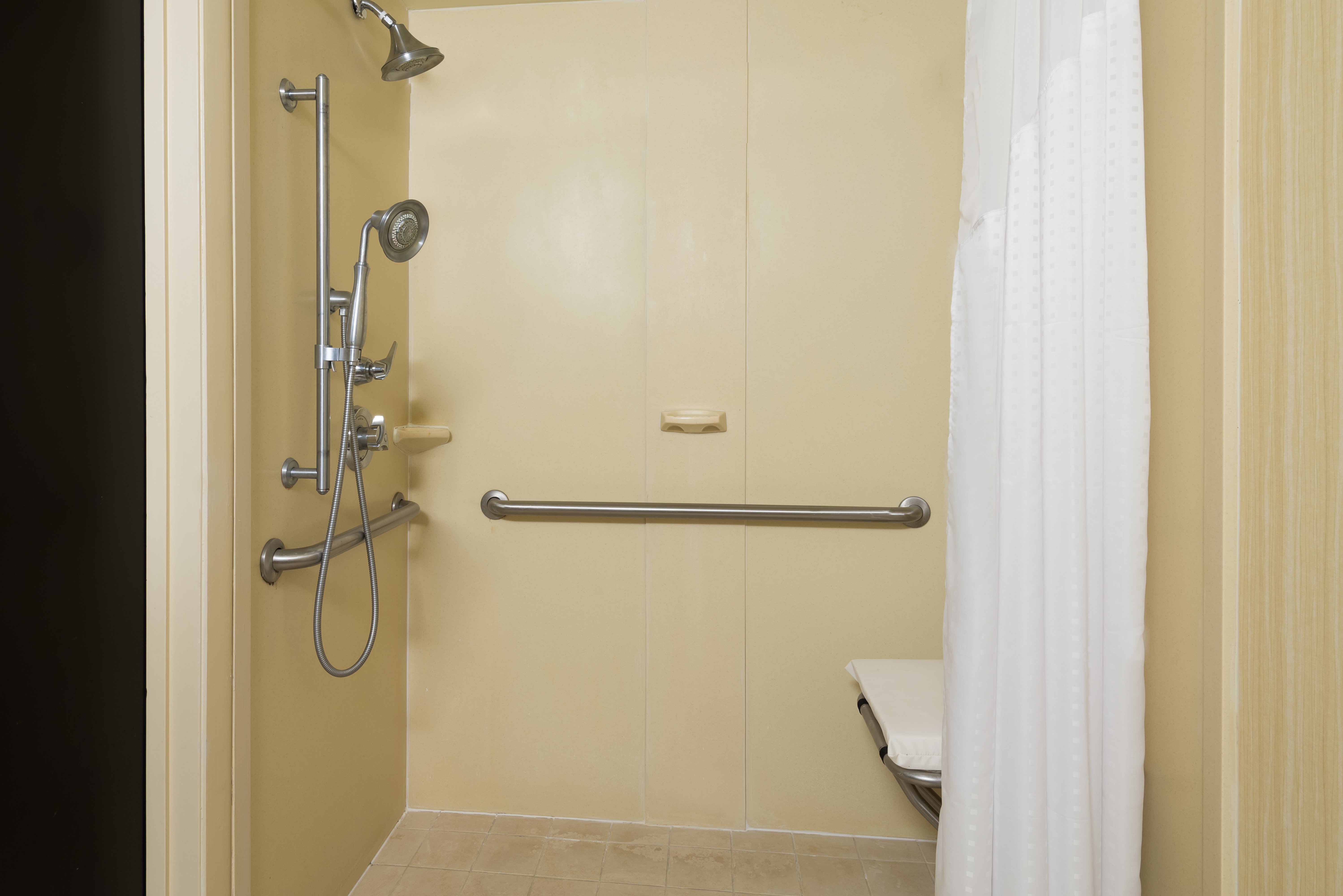 Holiday Inn Express And Suites Kendall East Miami 44/45