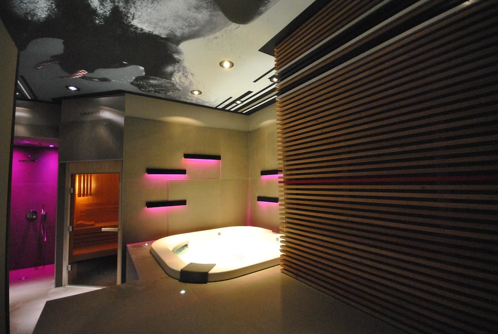 Ibis Styles Hyeres Rooftop & Spa 24/38