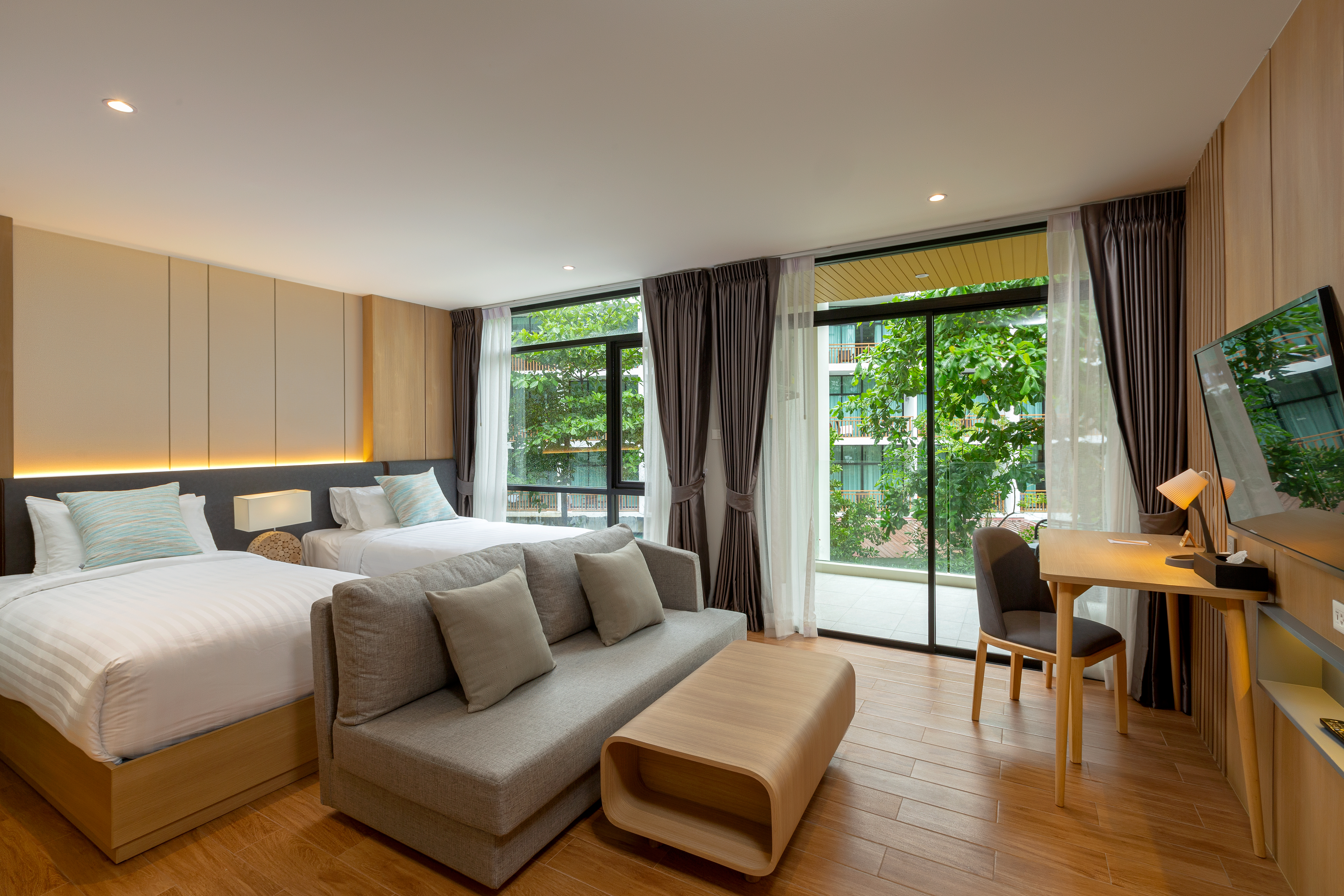 DELUXE ROOM