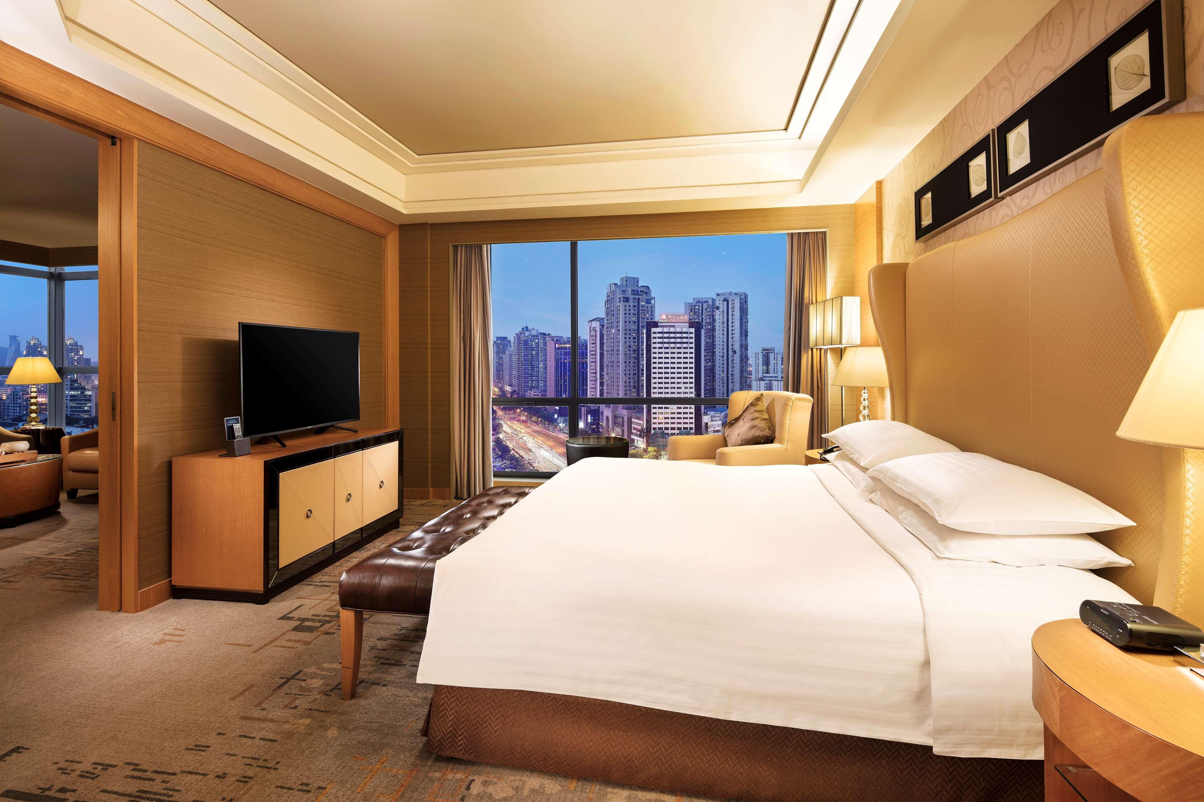 1 BEDROOM, JUNIOR SUITE, KING BED