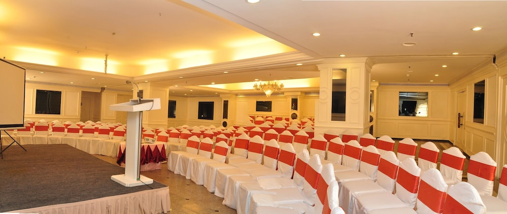 The Central Court Hotel 34/43