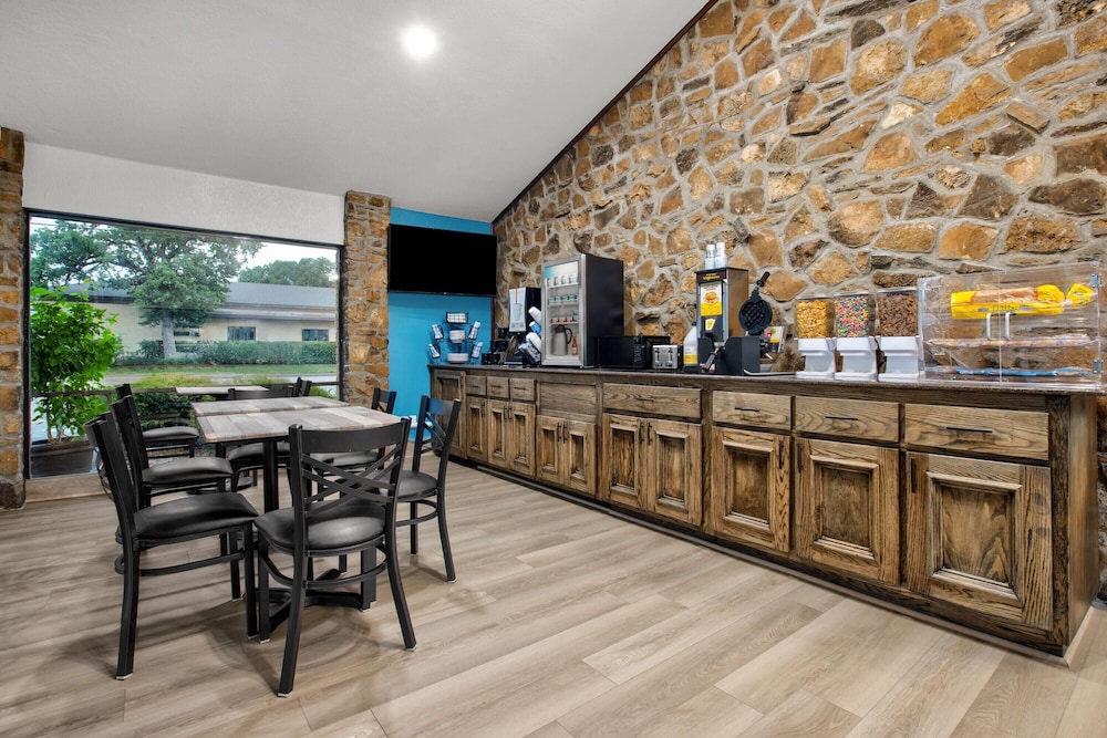 Days Inn By Wyndham Gatesville 10/41