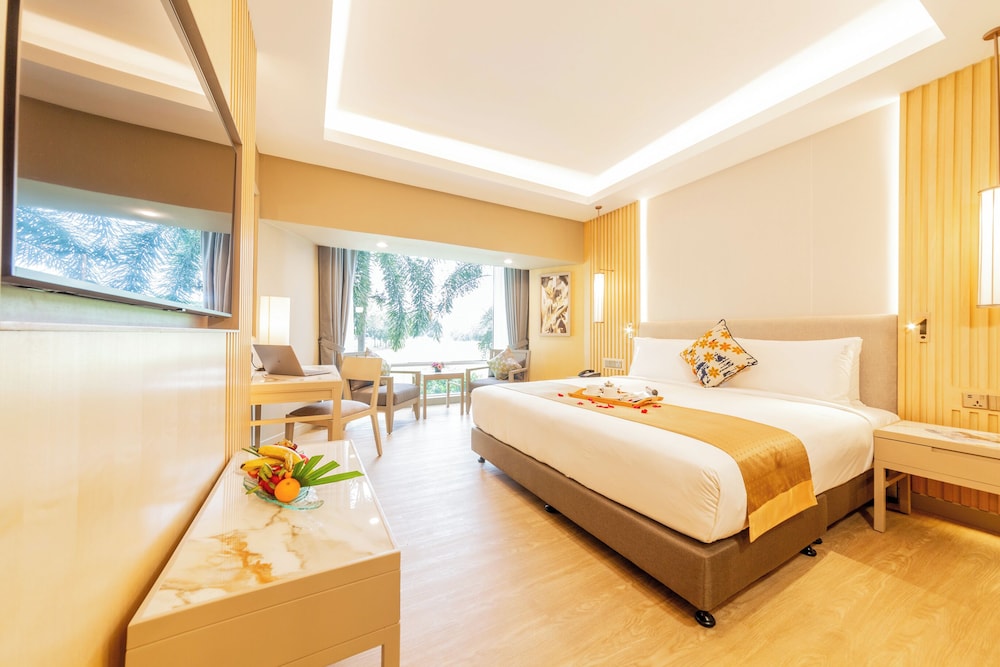 CLUB, KING BED