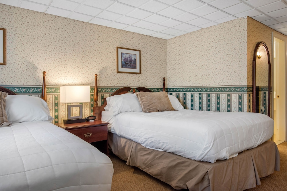 Coachman Inn 6/55