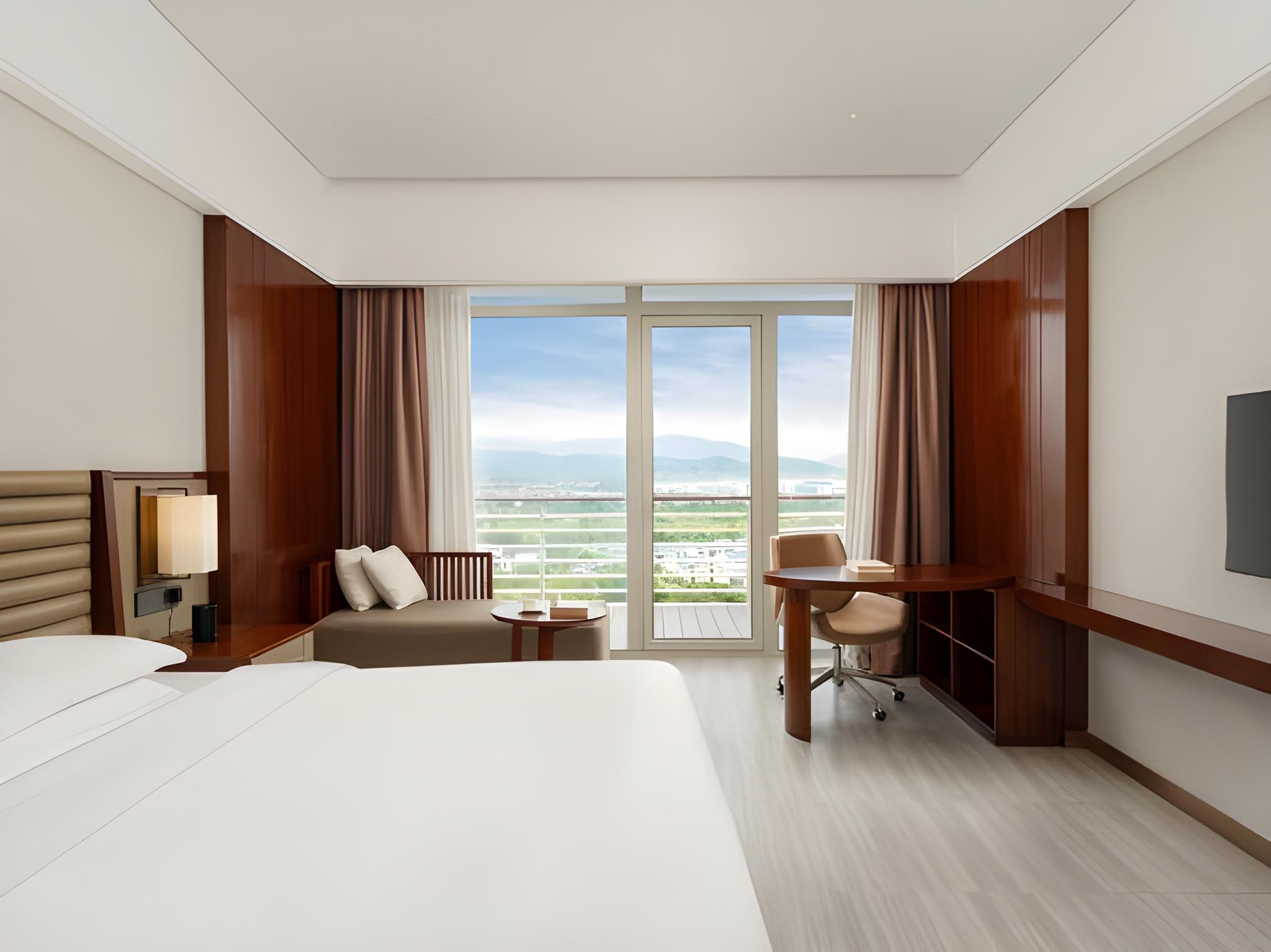 Deluxe, Queen Bed