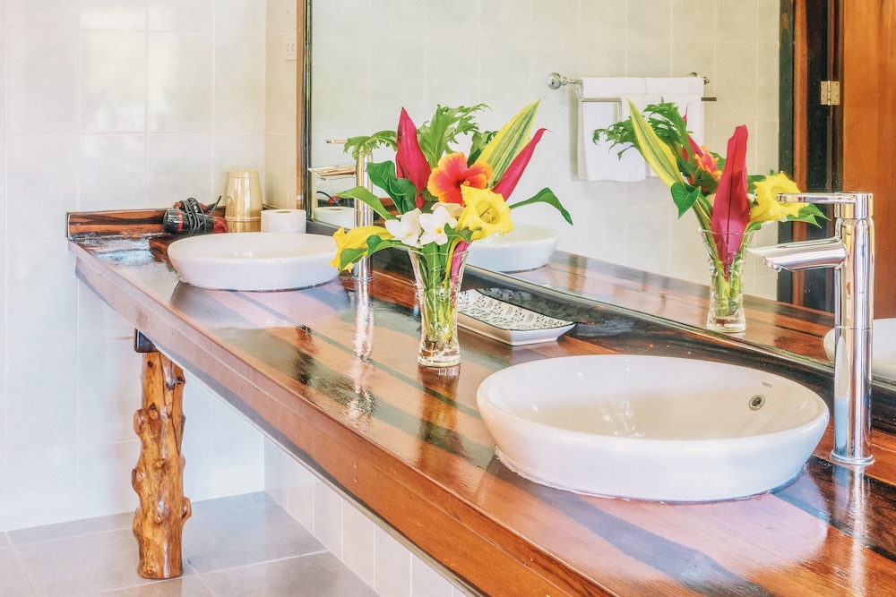 Edgewater Dive & Spa Resort 52/73