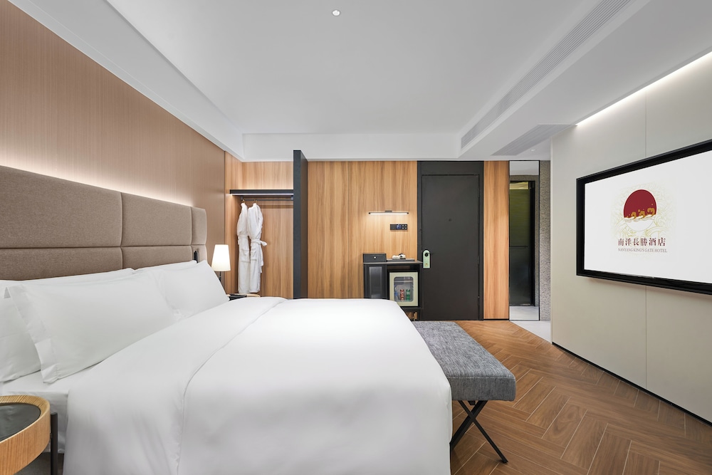 Mansion, King Bed