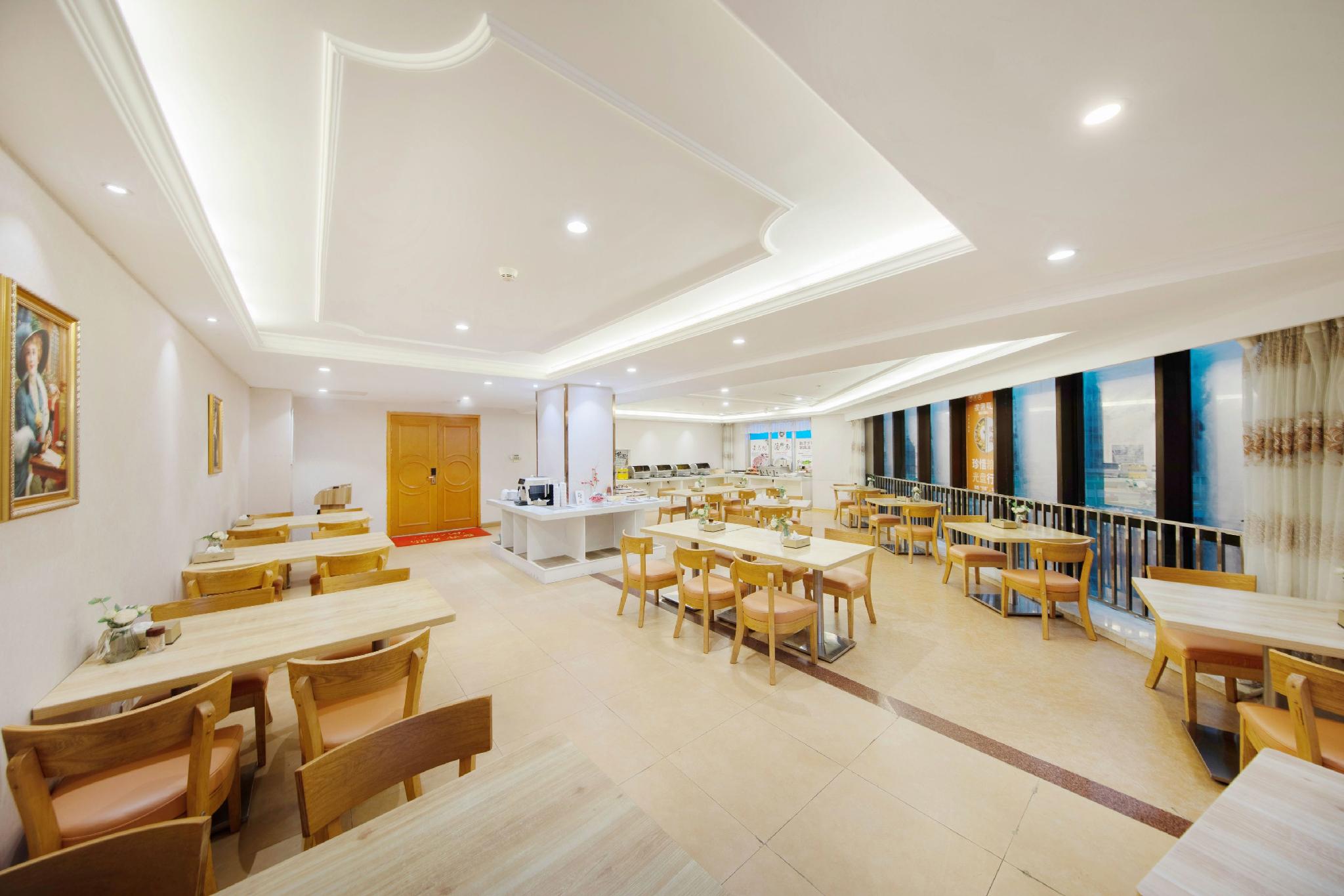 Outsky Hotel 35/50